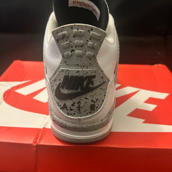 Athletic_Shoes
